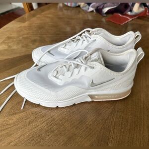 NIKE Air Max Sequent 7.5